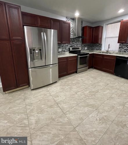 4037 8th St, Philadelphia PA 19140-2233 exterior