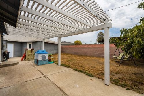 1412 Naples Pl, Fullerton CA  92833-4432 exterior