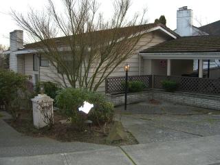 2412 Eyres Pl, Seattle WA  98199-3718 exterior