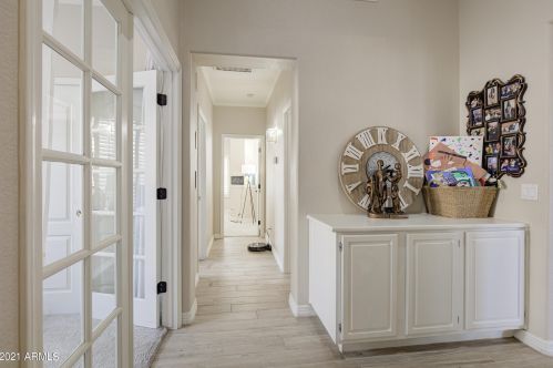 2702 Amberwood Dr, Phoenix AZ  85045-4208 exterior