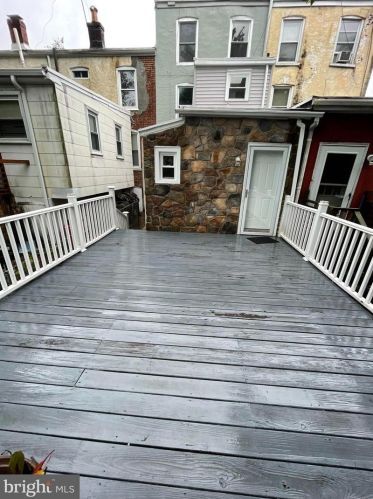 907 Mulberry St, Chester PA 19015-3045 exterior