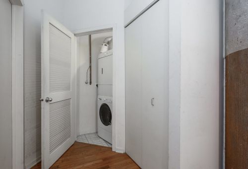 360 Illinois St, Chicago IL  60654-3658 exterior