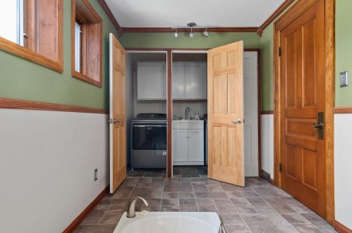 2916 County Road B, Manitowoc WI 54220-8950 exterior