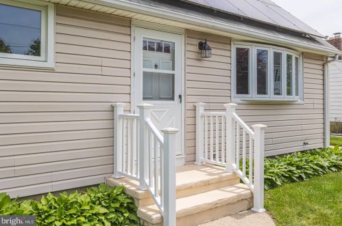 90 California Ave, Trenton, NJ 08619-2828