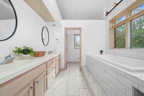 9006 Vine Ave, Bull Valley IL 60097-8243 exterior