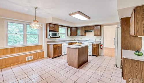 24 Harold Ave, Edison NJ 08820-2103 exterior