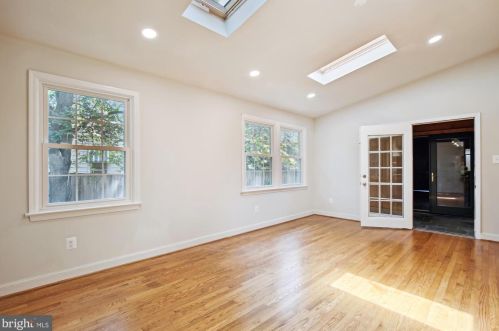 3432 Memorial St, Alexandria VA 22306-1548 exterior