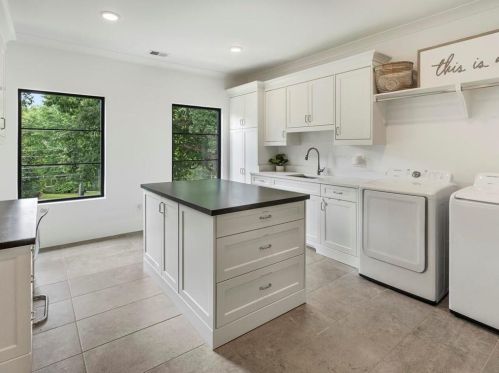 4736 Lk Forrest Dr, Atlanta GA 30342-2217 exterior