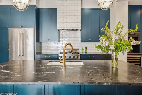 2044 Bissell St, Chicago IL 60614-4206 exterior