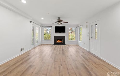 96 Chariot Ct, Piscataway NJ  08854-6667 exterior