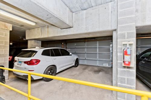 936 Madison St, Chicago IL  60607-2601 exterior