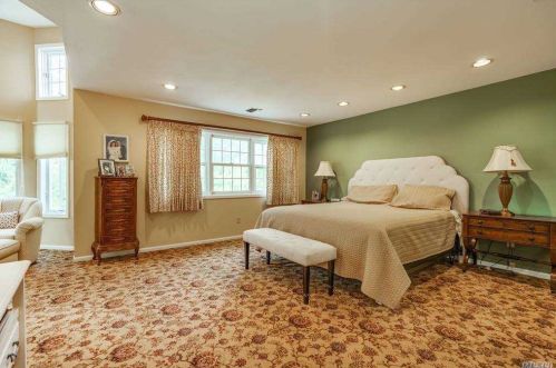 44 Hamlet Dr, Commack NY 11725-4438 exterior