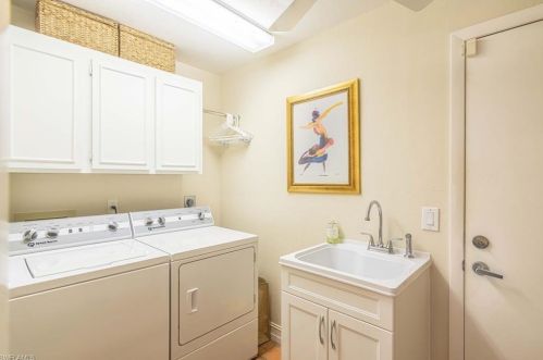 10 Las Brisas Way, Naples FL 34108-8216 exterior