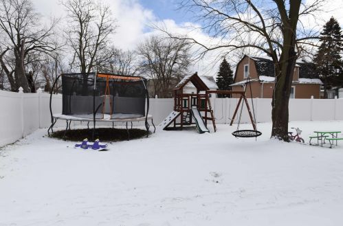 304 107th St, Chicago IL 60655-1709 exterior