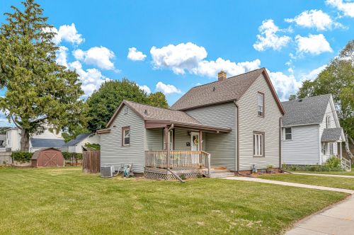 928 18th St, Manitowoc, WI 54220-3133