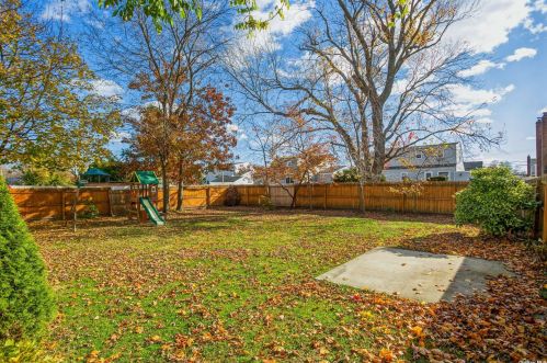 540 18 St, Babylon NY 11704-2201 exterior