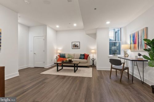 654 13 St, Philadelphia PA 19123-2427 exterior