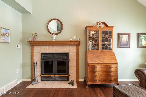 1360 Crooked Lk Dr, Kalamazoo MI 49009-8950 exterior