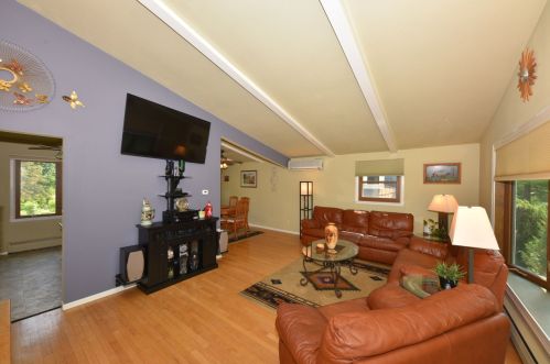 336 Plainfield Ave, Milwaukee, WI 53207-5046