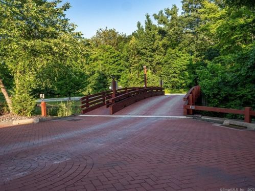 380 Main St, Wallingford CT  06492-2281 exterior