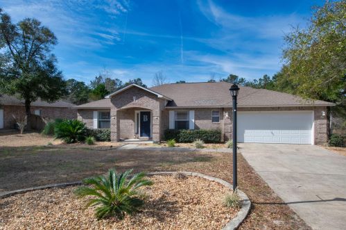 13 Pleasant Dr, Defuniak Springs, FL 32435-8696