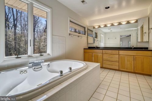 2751 Colonial Rd, Accokeek MD 20607-2366 exterior