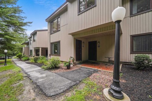 2712 Pine Cone Ct, Poughkeepsie, NY 12603-7116