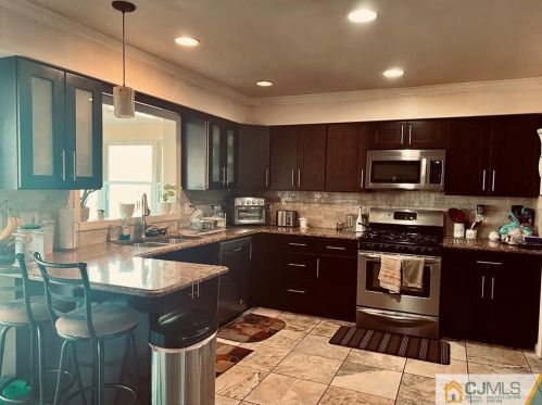 264 First St, Edison NJ  08820-1221 exterior