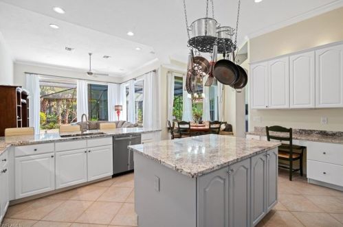 1631 Manchester Ct, Naples FL 34109-0430 exterior