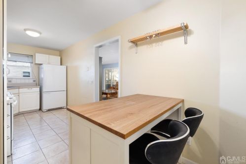 124 Exeter Ct, Piscataway NJ  08854-2178 exterior