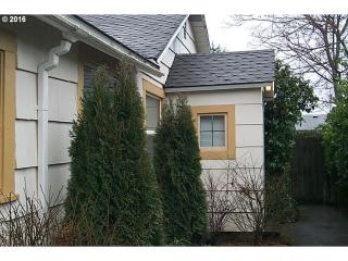 10814 Powell Blvd, Portland OR  97266-1833 exterior