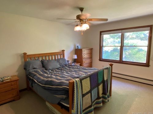 22 Bridle Path Ln, Manchester CT 06042-8303 exterior