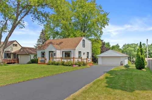 1028 124th St, Milwaukee, WI 53226-3318