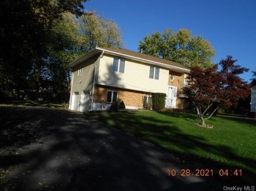 70 Scott Dr, Middletown, NY 10941-1118