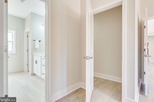 3445 Little Hunting Crk Dr, Alexandria VA 22309-1923 exterior