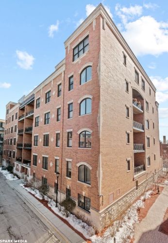 2811 Bell Ave, Chicago IL 60618-1868 exterior