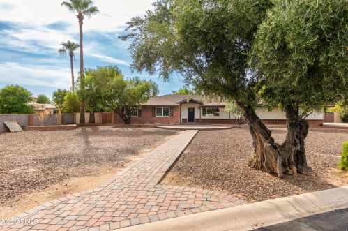 4450 54th St, Phoenix AZ 85018-1905 exterior