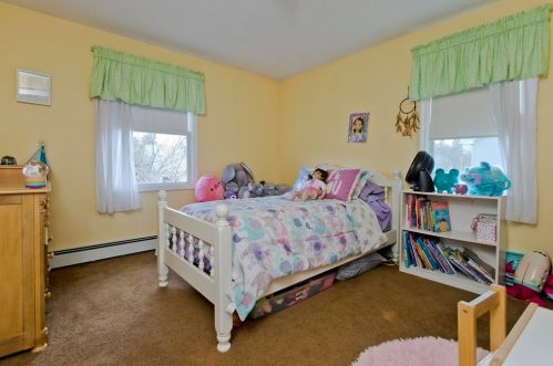 64 Spruceland Rd, Enfield CT 06082-2368 exterior