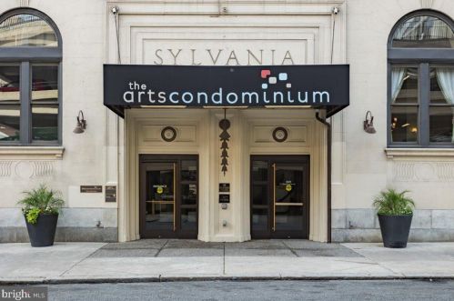 1324 Locust St, Philadelphia PA 19107-5604 exterior