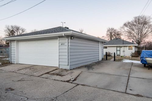 6045 Lincoln Crk Dr, Milwaukee WI 53218-4938 exterior