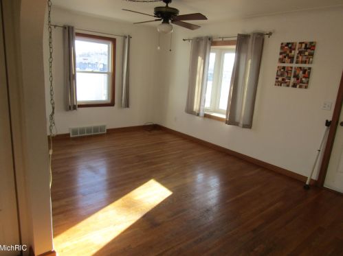 946 Quarterline Rd, Meskegon MI 49444-9705 exterior