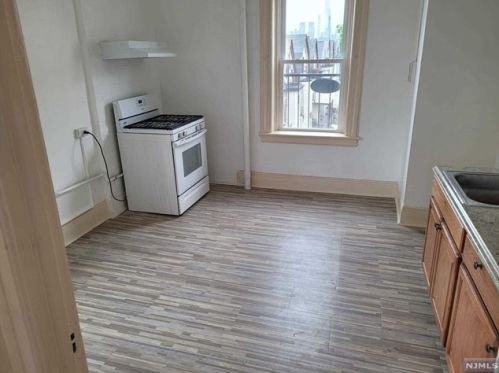 4810 Park Ave, Union City NJ  07086-7215 exterior