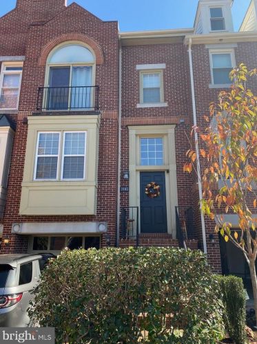 3903 Courtland Cir, Alexandria VA  22305-2062 exterior