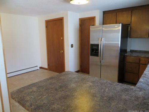 18 Earl St, Manchester CT  06040-4336 exterior