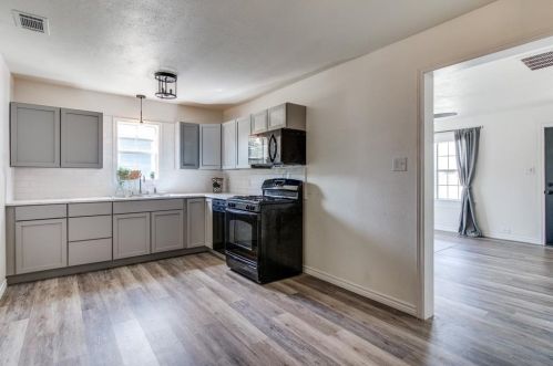 504 Monterey St, Denison TX 75021-6464 exterior