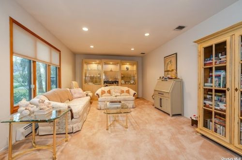 22 Long Acre Ln, Huntington Station NY 11746-7926 exterior