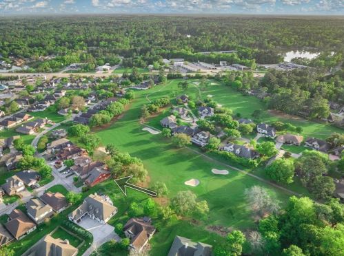 102 Golfview Dr, Montgomery TX 77356-8804 exterior