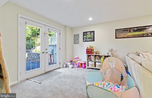 15 Linda Ln, Chester PA 19014-1870 exterior