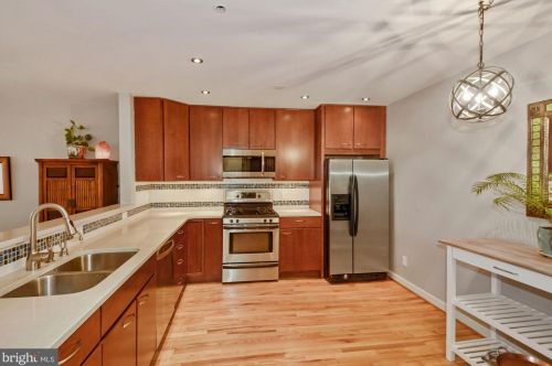 1678 Oak St, Washington DC 20010-1818 exterior