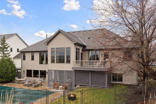 1676 Isabella Pkwy, Chaska MN 55318-3214 exterior